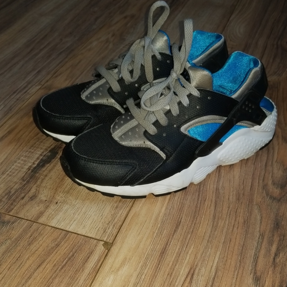 Huarache By Nike (blue, black, and grey)